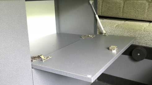 Joshua – 2 berth Volkswagen bus from 2006