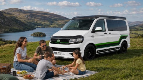 The Greenline Escape – Reine élégante : Volkswagen Campervan (4 couchages)