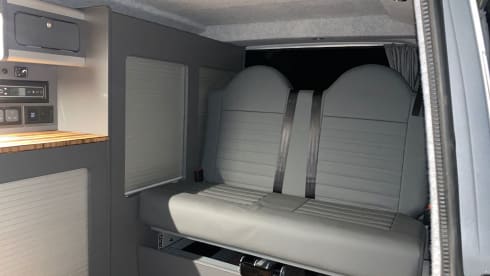 Roxy – VW T6 LWB Manual sleeps 4