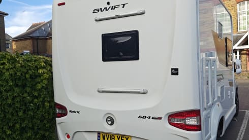 Leofran Roamulus – Roulotte Swift semi-integrata a 2 posti letto del 2018