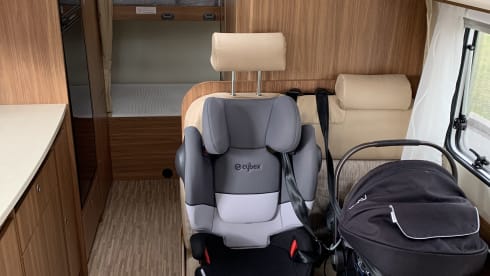Luxurious and modern family camper for 4 (5-6) people