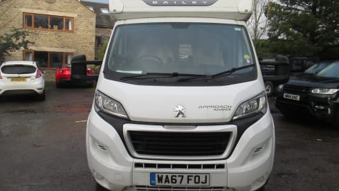 Pistol – Bailey Approach Advance 665 2.2 130 BHP 6 BERTH End lounge Air con euro 6 