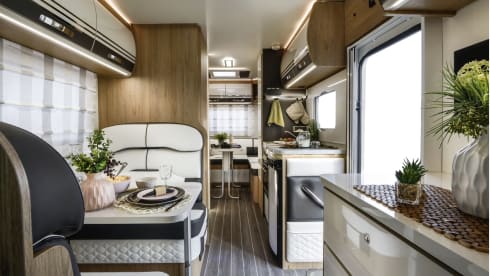 Fergus – New 2025 6 Berth off-grid Motorhome