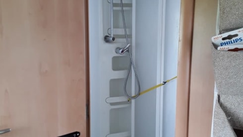 JoEliday – Spacious family camper with oven and air conditioning