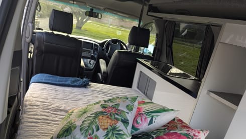 Alph – Cute Campervan 3 berth Toyota Alphard Auto