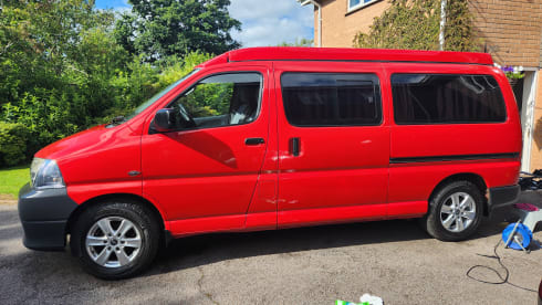 Dan – Toyota Hiace D4D 120 LWB campervan 