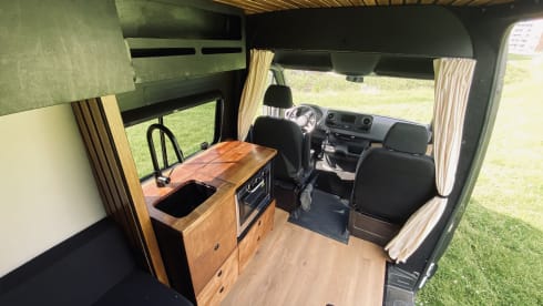Chris & Ride – 2p MB sprinter OFF-GRID from 2019