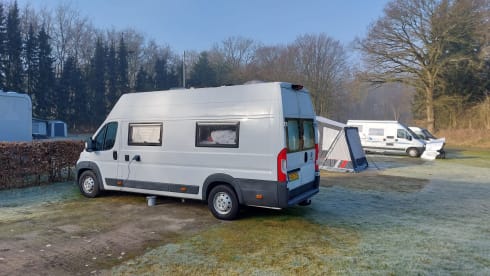 Koos – Large bed for the taller camper - Off-grid Fiat Ducato 