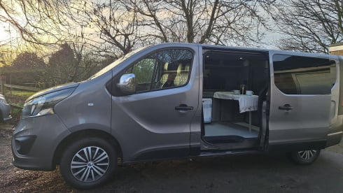 Vaivo – 2 berth Vivaro Campervan