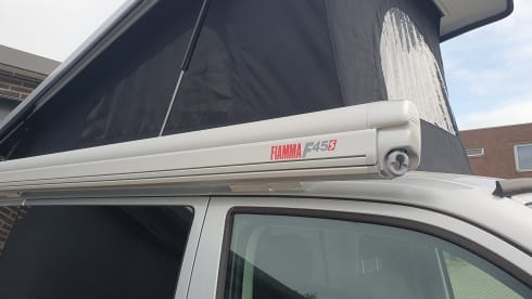 4p Volkswagen campervan uit 2018