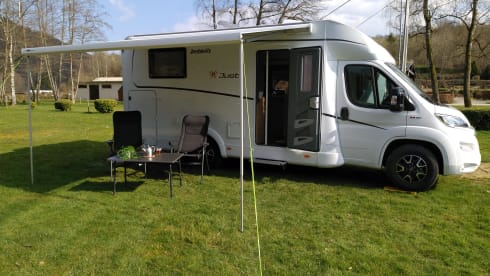 Just-Us – Luxury Dethleffs T6812 Just 90