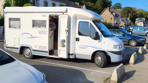 RELAX  – Challenger Semi-Integrated from 2001 WITH WIFI