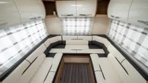 747 – RollerTeam 747 Luxus-Wohnmobil mit 6 Schlafplätzen