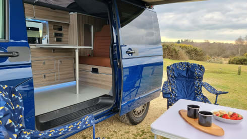 Bluey – 4 berth Volkswagen T6 Transporter 4Motion campervan (off-grid camper)