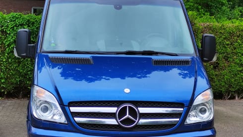 Super Grover  – Cool bus camper with unique interior
