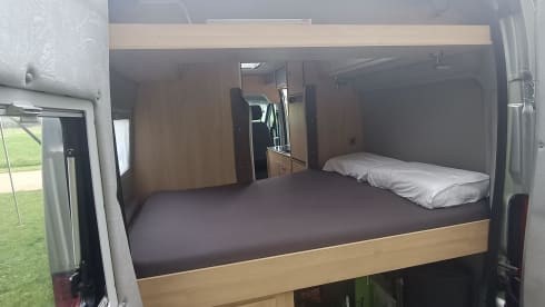 Avanti La Strada – Luxury Bus Camper | 4 sitting/3 sleeping | Kitchen/Toilet/Motorcycle air conditioning/Bicycle carrier