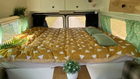 Manfred – VW LT28 - Atmospheric 2p camper bus from 1976