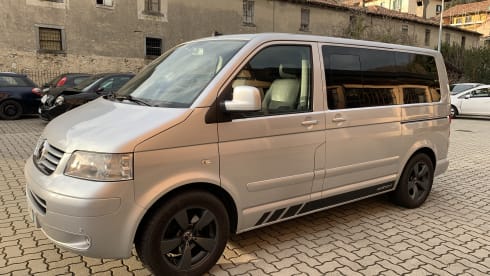 VW MULTIVAN 7 POSTI con LETTO e RISCALDAMENTO AUTONOMO 