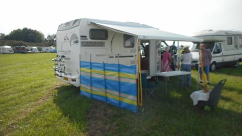 EASY 8 MOTORHOME HIRE JUST TURN UP AND GO