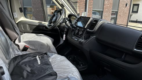 6 Weinsberg 600 Fire buscamper 2025 automatic