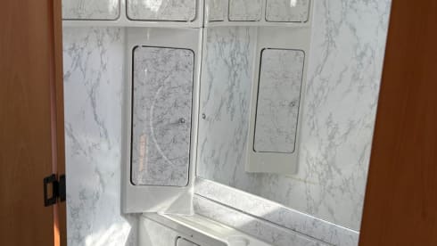 Cozy 4 person camper LMC Fiat Ducato alcove
