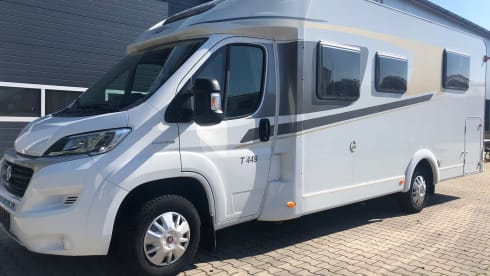 Bennie – Fiat Ducato Carado T449 with queen bed