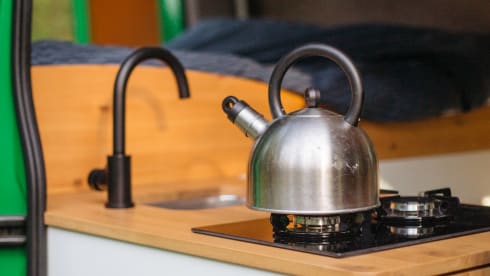 The Green House – Ein eigenständiger Luxus-Renault Master mit zwei Schlafplätzen!