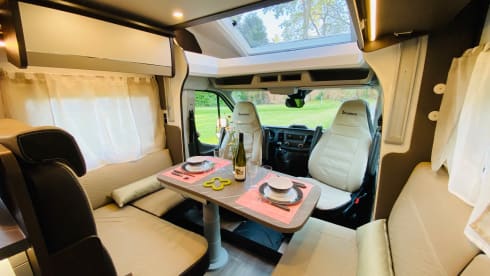 Spacious camper from 2021, ideal for a family or couple