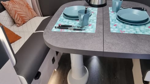Rientje – 4p Chausson 777 titanium Premium Full Option Semi-Integrated 023