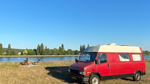 Red Fred – Retro zelfbouw camper 