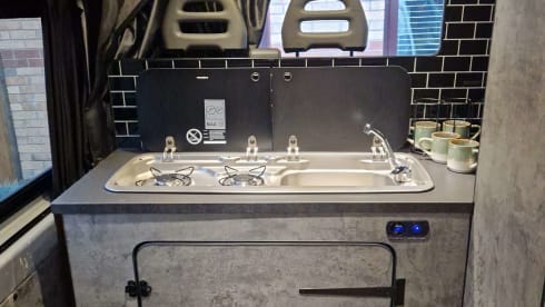 SKYE – OFF-GRID 2 berth Shower Kitchen Heating - bedding included - Campervan