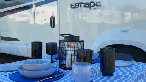 THE SAVOY – Swift Escape 694 Luxury Island Bed Motorhome Pets 5G WIFI Smart TV