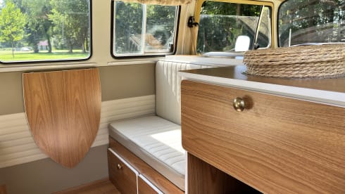 De Bus – 2p Volkswagen campervan from 1980