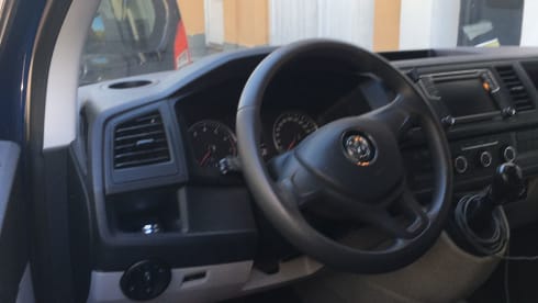 Frances – 2p Volkswagen campervan uit 2017