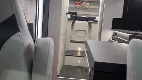 Tradate Camper – Challenger 4 posti automatico