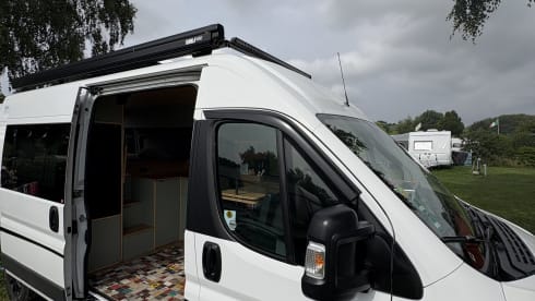 Campr Outcast – Campr Outcast - Tough, spacious off-grid camper