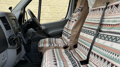 Sandy – Sandy The 3 Berth Cosy Campervan