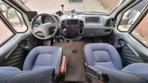 Wonderfully spacious and neat family camper for rent
