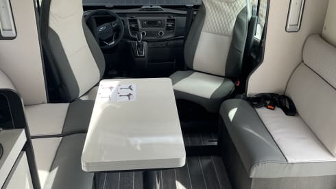 Feel Home on wheels – New and spacious Roller Team 2023 with central bed