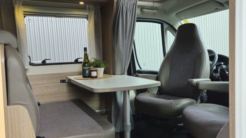 Carado T338 (splinternieuw!!) – Luxurious and fully equipped camper with length beds. Ultimate Freedom! 
