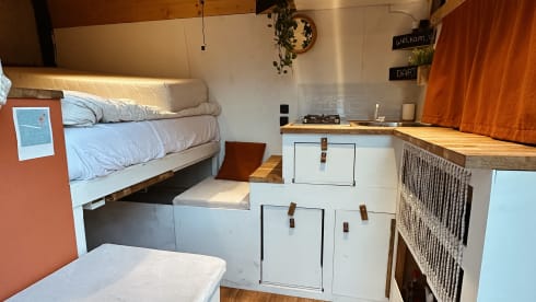 Eddie – Eddie the yellow camper van