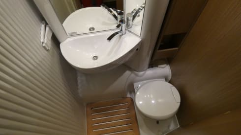 Pura Vida – Available for rent in Spain from October 1st: 2-person semi-integrated camper 
