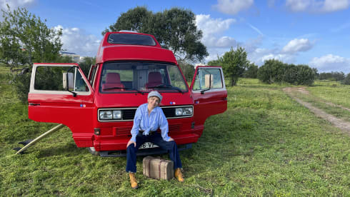 Vermelho  – Rent a Campervan Blue CLassics ‘s Volkswagen T3  red