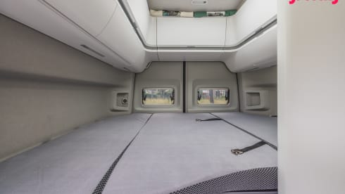 4-person VW GRAND CALIFORNIA automatic WITH AIR CONDITIONING, shower and toilet 