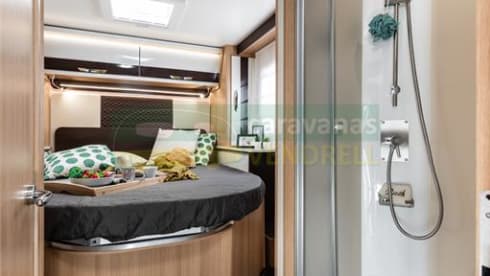 Mc4 279 – Semintegrale 5 posti con letto nautico