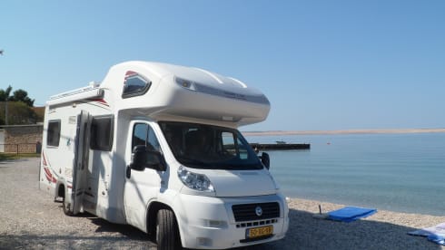 Spacious and complete camper for a nice price