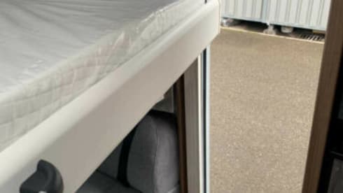 Carado T459 Automaat – Experience the freedom! Very spacious luxury - Queen bed - separate shower