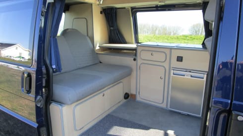 Super nice VW T4 2.5 TDI for a wonderful camper holiday.