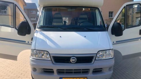 4 person Adriatik 650 semi-integrated from 2006