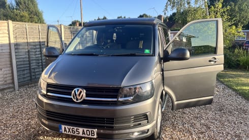 Claude – 4 berth Volkswagen campervan from 2015